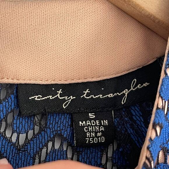 NEW City Triangles Dress Juniors Size 5 Blue Short Sleeve Fit & Flare Lace Dress - Picture 9 of 9